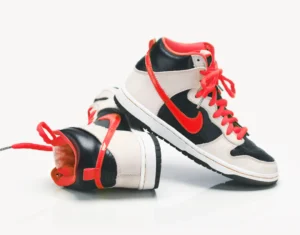 Botines blanco, negro y naranja